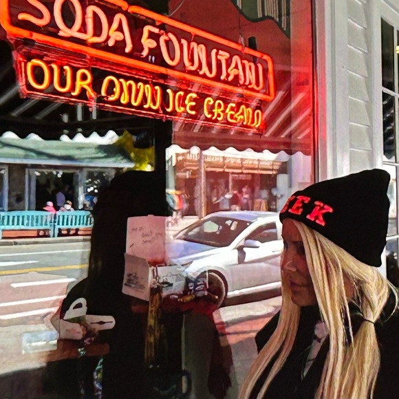 HAPPY FALL FROM BEAUTIFUL BOSTON & MAINE!! The color of the leaves are stunning! - Picture 7 of 17